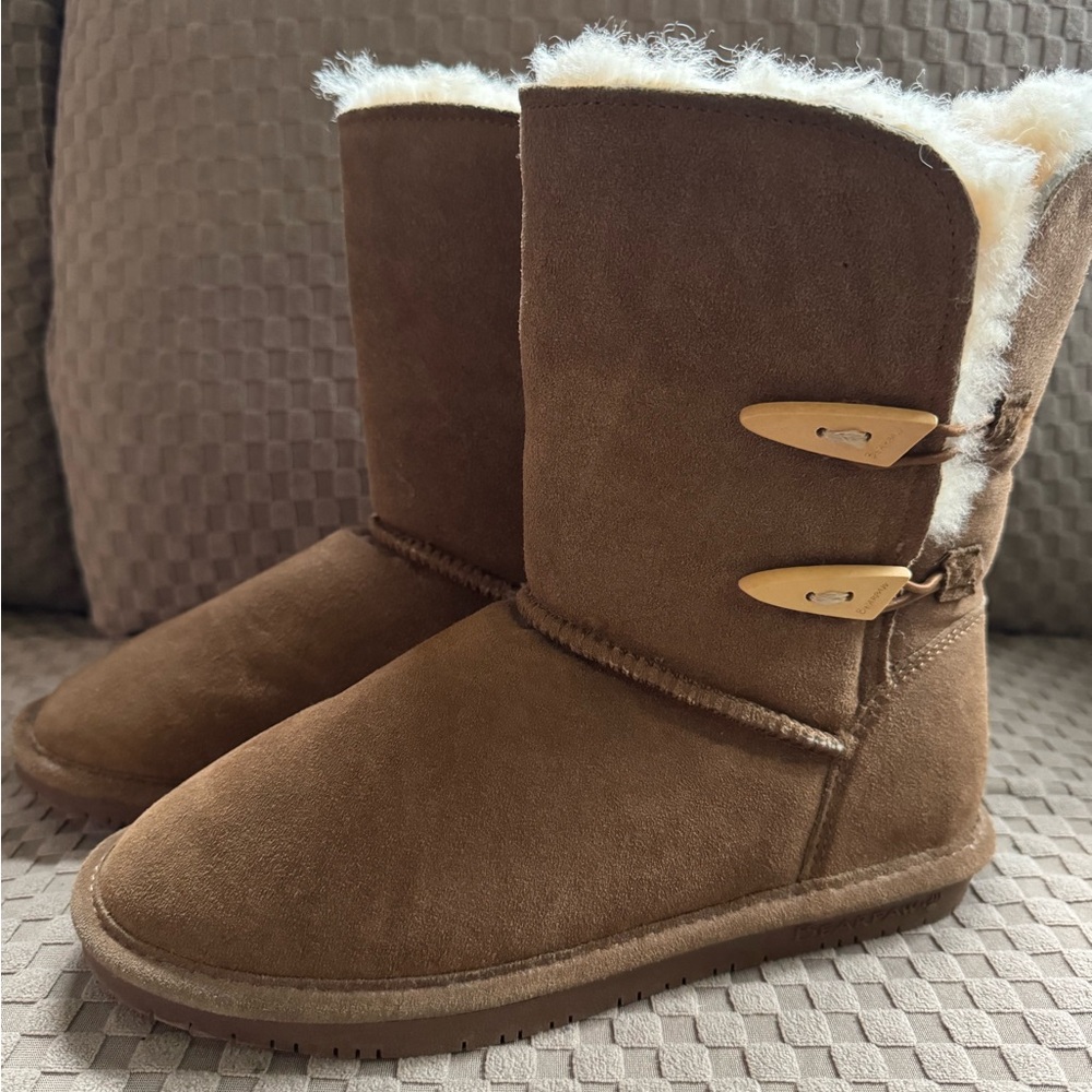 BearPaw Tan Suede Boots With Sheep Skin/ Wool Blend Lining. Size 9 - Picture 3 of 16